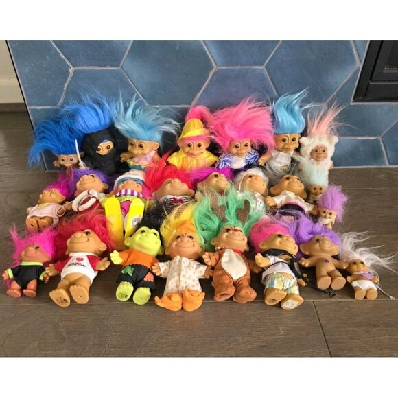 Bundle of 24 Assorted Vintage Russ Troll Dolls - Picture 1 of 5